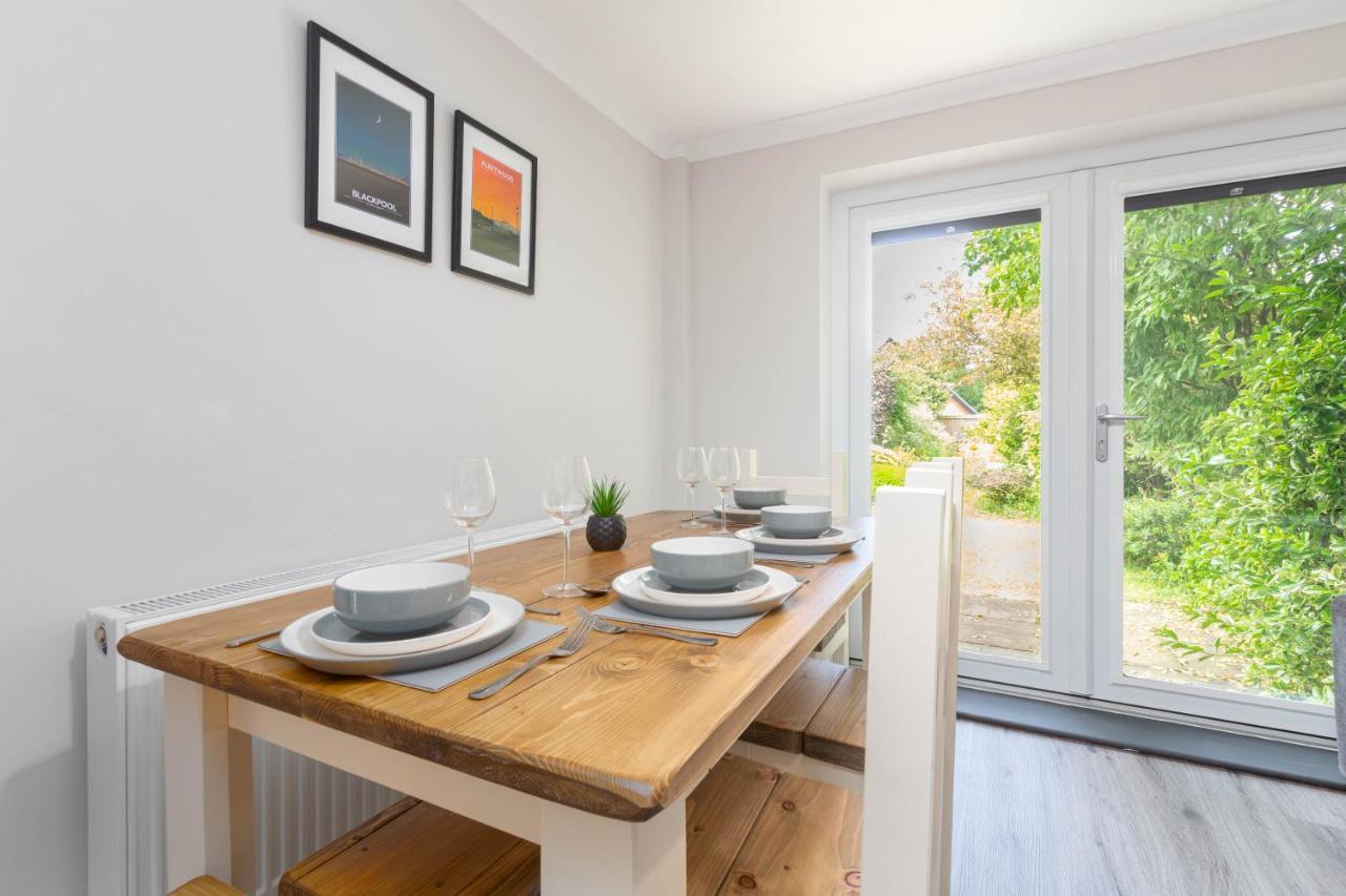 Charles Alexander Short Stay - Moorway House Poulton-le-Fylde Buitenkant foto