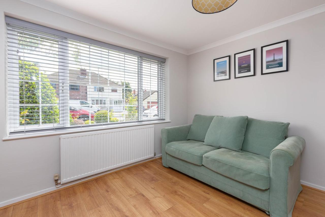 Charles Alexander Short Stay - Moorway House Poulton-le-Fylde Buitenkant foto